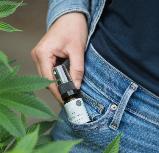 CBD Spray unterwegs